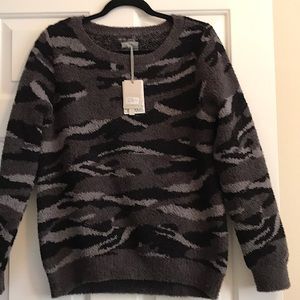 Barefoot Dream  sweater size medium, carbon camo